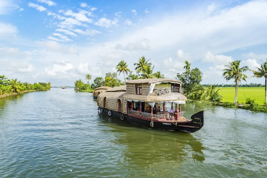 Munnar Hills & Alleppey Cruise